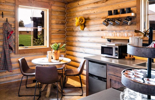Livingston Cabina | Cozy Log Cabin near Yellowstone River and Park