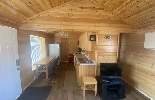 Grassy Butte Cabina | Cozy Log Cabin on Edge of North Dakota Badlands