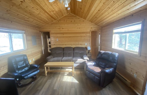 Grassy Butte Cabina | Cozy Log Cabin on Edge of North Dakota Badlands