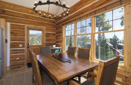 Powder Ridge Casa | Cozy Log Cabin! Private Deck with Grill and Hot Tub!