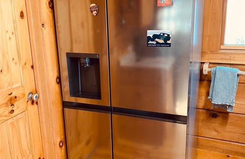 Hartford Cabina | Cozy Log cabin tucked away in the Smokey Mountain, Pet friendly, Sauna, Hot Tub