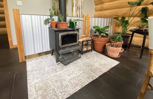 Morin Heights Cabina | Cozy log home on peaceful Lac Belanger, 10 minutes from ski hills