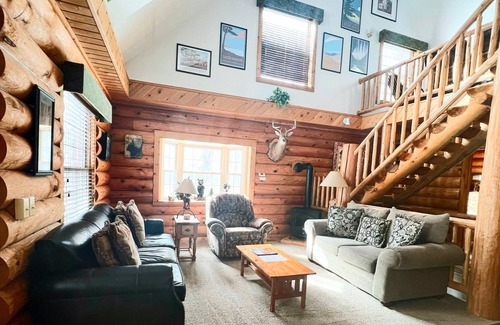 Honor Cabina | Inicio en Hickory-Log home- Cerca de Platte Lakes-Dog ok-Honor