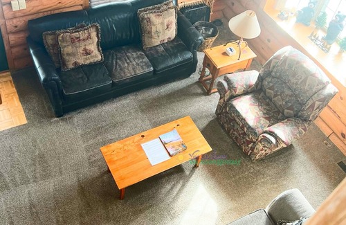 Honor Cabina | Inicio en Hickory-Log home- Cerca de Platte Lakes-Dog ok-Honor