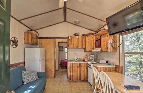 Chico Cabina | Cozy 'Lonestar Cabin' w/ Community Amenities!