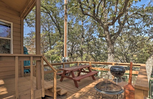 Chico Cabina | Cozy 'Lonestar Cabin' w/ Community Amenities!