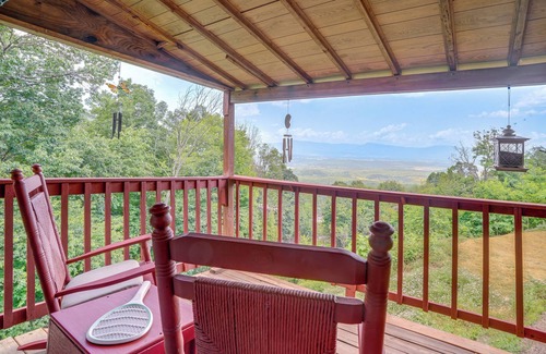 Stanley Apartamento | Cozy Luray Cabin w/ Views: Near Hiking Trails!