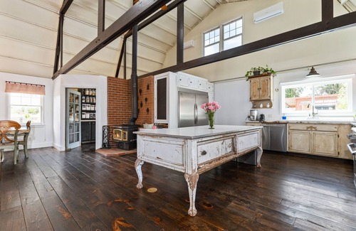 Paso Robles Casa | Cozy Lux Barnhouse in Paso Robles