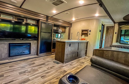 Mountain Rest Casa | Cozy Luxe RV: Your Foothills Haven on the Mountain