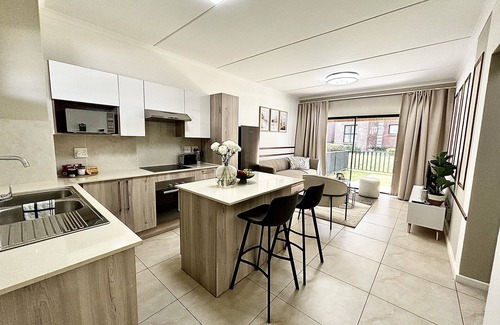 Greater Johannesburg Metropolitan Area Condominio | Cozy, Luxurious Apartment With Infinitypool