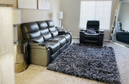 Novi Apartamento | Cozy Luxury 2 BR With Free Parking