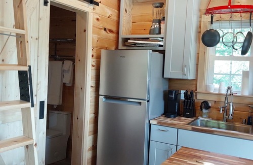 Franklin Cabina | COZY Maine cabin 1-bedroom +sl loft cabin with WiFi and TV in Apple Orchard