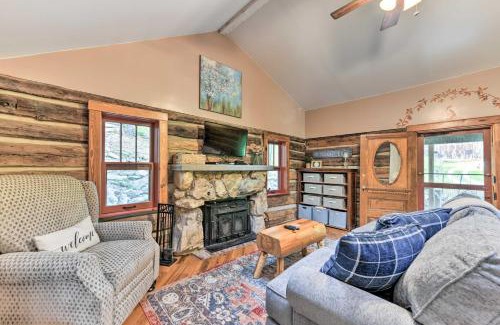 Clyde Apartamento | Cozy Mama Bear Cabin with Mountain Views!