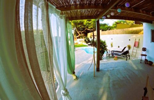 Korithion Apartamento | Cozy Mama Evas Homestay with Pool and Garden for Groups of 4