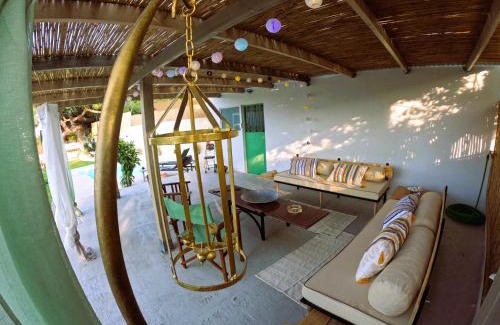 Korithion Apartamento | Cozy Mama Evas Homestay with Pool and Garden for Groups of 4