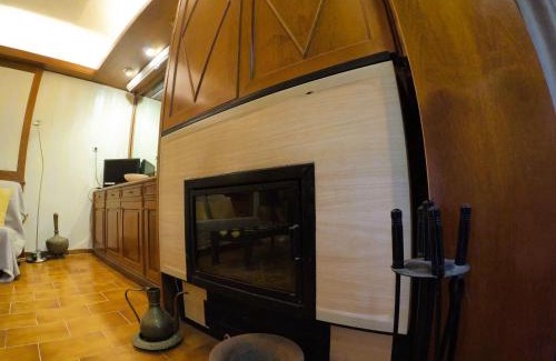 Korithion Apartamento | Cozy Mama Evas Homestay with Pool and Garden for Groups of 4