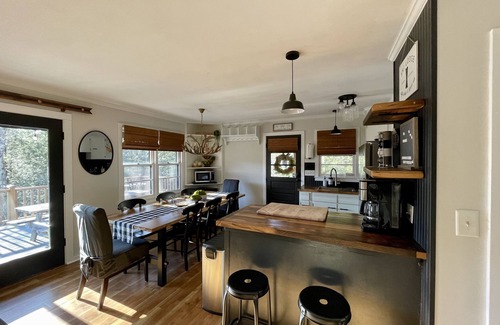 Stratton and Bromley Ski Areas Casa | Cozy Manchester Getaway with Amazing Views!!!