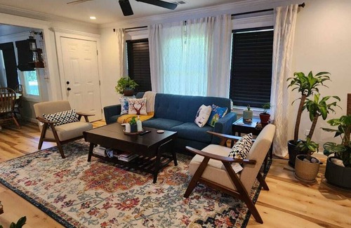 Smyrna Casa | Cozy master ensuite in a house