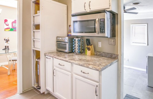 South Memphis Cabaña | Cozy Memphis Vacation Rental Near Beale Street!