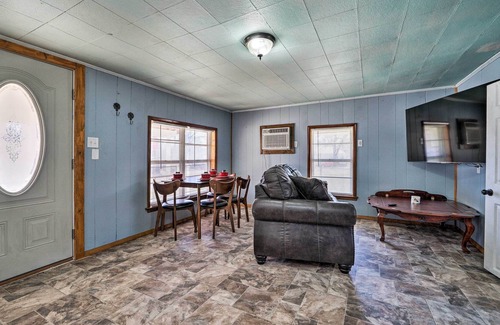 Mena Casa | Cozy Mena Vacation Rental: Blocks to Downtown