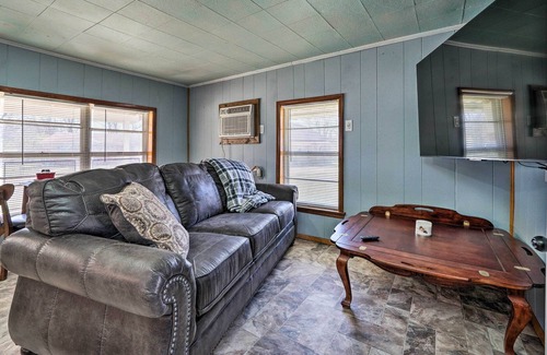 Mena Casa | Cozy Mena Vacation Rental: Blocks to Downtown