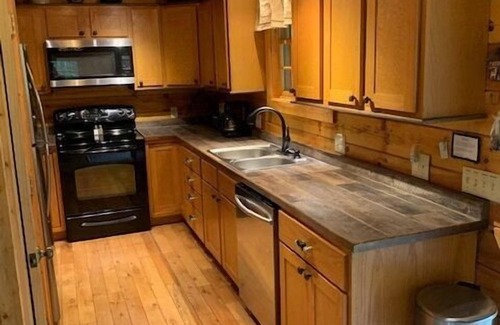 Laurelville Cabina | The Merlot Cabin-- gran cabaña familiar en Hocking Hills.