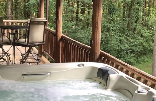 Laurelville Cabina | The Merlot Cabin-- gran cabaña familiar en Hocking Hills.