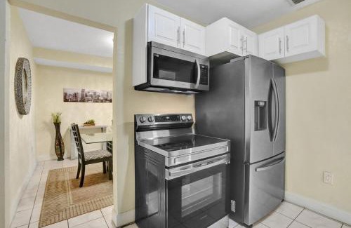 Golden Glades Casa | Cozy Miami 2Bd Bungalow