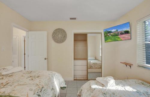 Golden Glades Casa | Cozy Miami 2Bd Bungalow