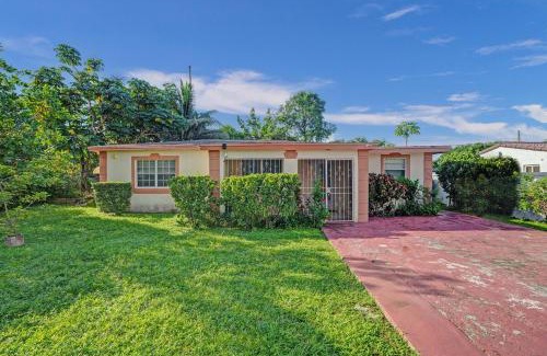 Golden Glades Casa | Cozy Miami 2Bd Bungalow