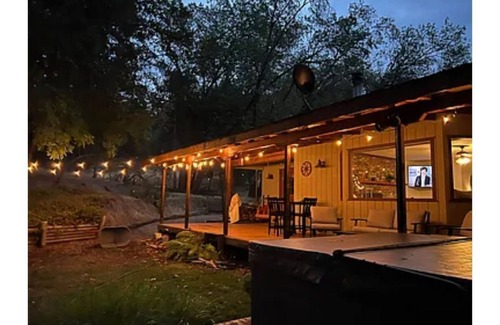 Mariposa Cabaña | Cozy Mid-Century cottage near Sierra National Forest and Yosemite Park.