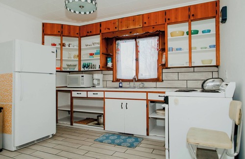 Shorewood-Tower Hills-Harbert Casa | Cozy Mid-Century Mod by Lake MI&Dunes with Hot Tub