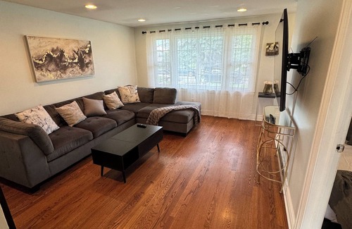 Garfield Ridge Casa | Cozy Midway Home