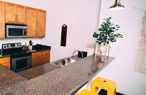 Arcadia Apartamento | Cozy mill loft w/ 2 king beds, gym & pool