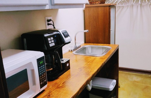 Milton Apartamento | Cozy Milton Guest Suite with Private, Wooded Patio & Kitchenette