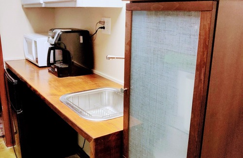 Milton Apartamento | Cozy Milton Guest Suite with Private, Wooded Patio & Kitchenette