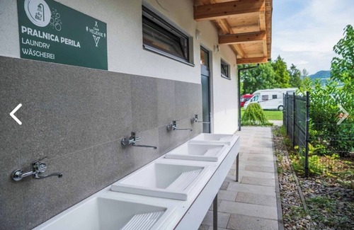Hrastnik Casa | Cozy mini mobile home by the lake in Velenje - for families and pets