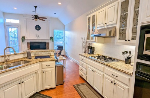 Irving Casa | Cozy Minimalist House in the heart of Valley Ranch Irving !