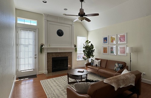 Irving Casa | Cozy Minimalist House in the heart of Valley Ranch Irving !