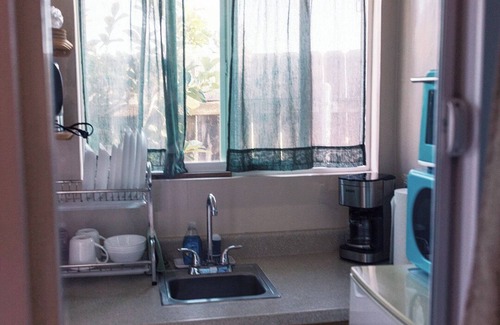 Mira Mesa Apartamento | Cozy Mira Mesa Guest Unit w Private Entrance, Kitchenette & Bath