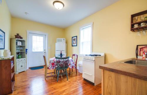 Berger Apartamento | Cozy Missouri Retreat with Pool, Pond and Fire Pit!