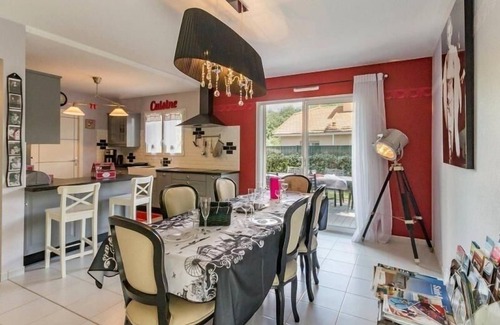 Saint-Brevin-les-Pins Cabaña | Casa contemporánea con jardín, cerca de la playa, ideal para familias, equipada con WiFi y garaje.