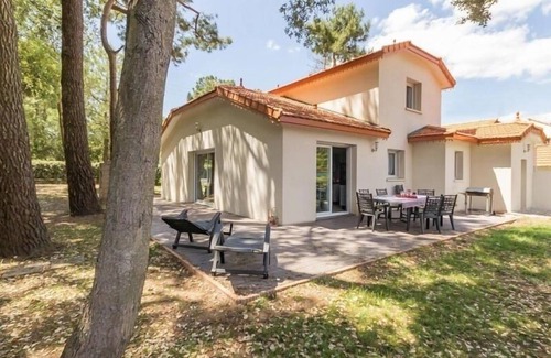 Saint-Brevin-les-Pins Cabaña | Casa contemporánea con jardín, cerca de la playa, ideal para familias, equipada con WiFi y garaje.