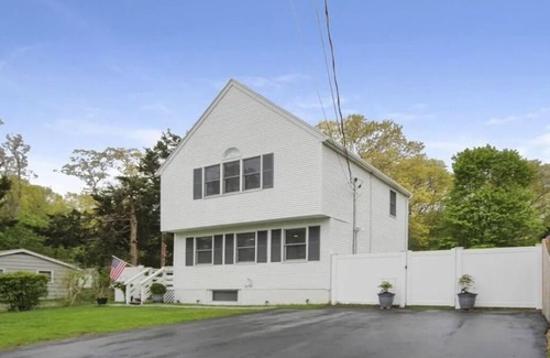 Kingston Casa | Cozy Modern 2BR Near Grays Beach