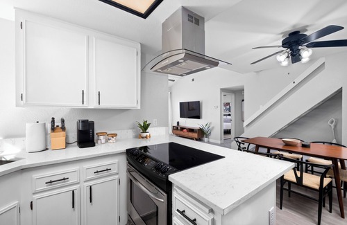 North Valley Casa | Cozy Modern 2BR Oceanside Home for Mid-term Stay