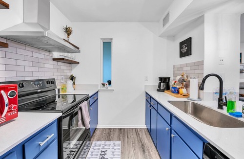 East Riverside - Oltorf Condominio | Cozy Modern 2BR Retreat ATX Downtown, Mins away to Prime Locations Airport