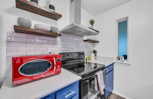 East Riverside - Oltorf Condominio | Cozy Modern 2BR Retreat ATX Downtown, Mins away to Prime Locations Airport