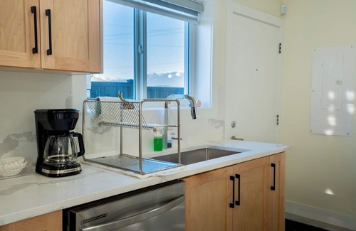 Renfrew-Collingwood Casa | Cozy Modern 3BR Guest Suite In Vancouver w/ Great Access To Transit