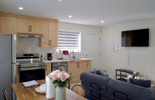 Renfrew-Collingwood Casa | Cozy Modern 3BR Guest Suite In Vancouver w/ Great Access To Transit