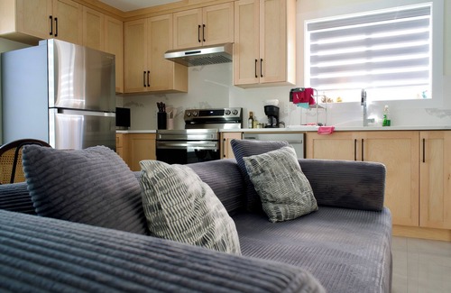 Renfrew-Collingwood Casa | Cozy Modern 3BR Guest Suite In Vancouver w/ Great Access To Transit